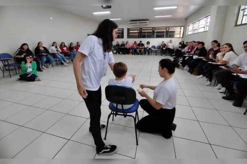  Foram 16h de curso e os professores que participaram terão direito a certificado 