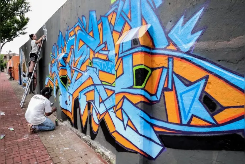 Ícones do grafite levam mais de 3 mil pessoas ao Nilo Cairo; veja