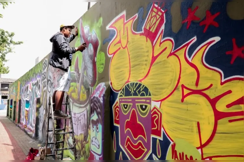 Ícones do grafite levam mais de 3 mil pessoas ao Nilo Cairo; veja