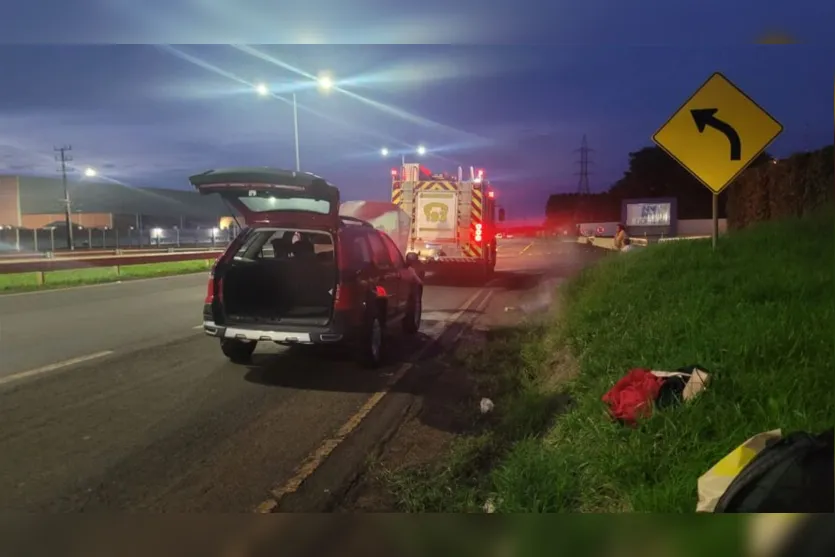  Incêndio no Fiat Pálio foi registrado no início da noite desta terça-feira 