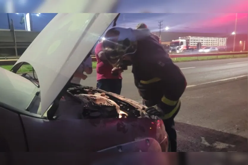  Incêndio se iniciou em uma mangueira de combustível do Fiat Pálio 