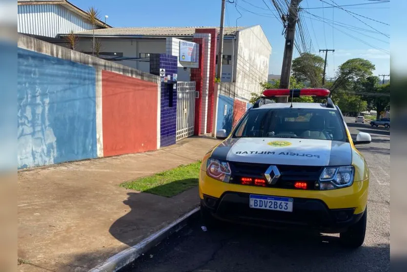  Ladrão deu voz de assalto mostrando uma arma na cintura 