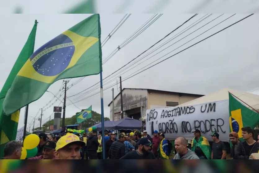  Manifestantes se recusam a deixar o local antes do pronunciamento do presidente Jair Bolsonaro 