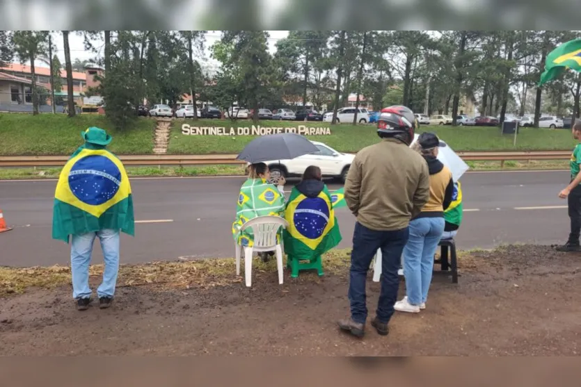  Manifestantes se recusam a deixar o local antes do pronunciamento do presidente Jair Bolsonaro 