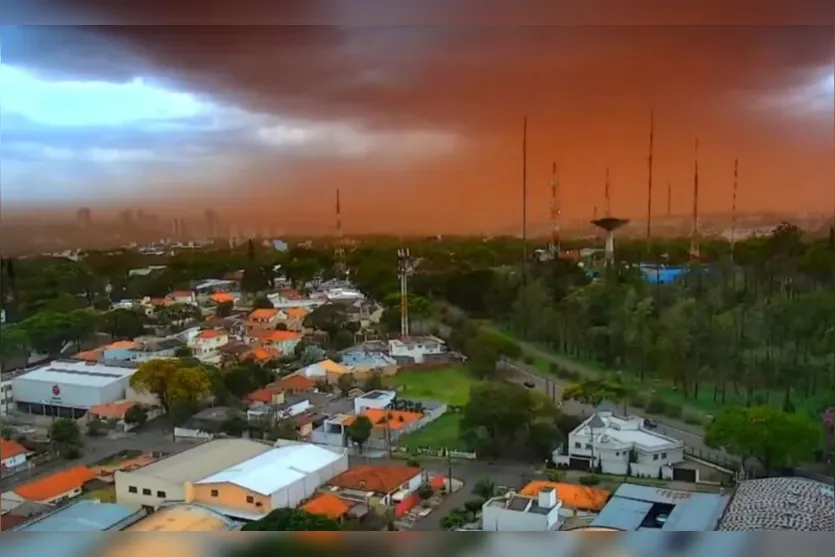 Maringá registra tempestade de poeira com ventos de 90 km/h