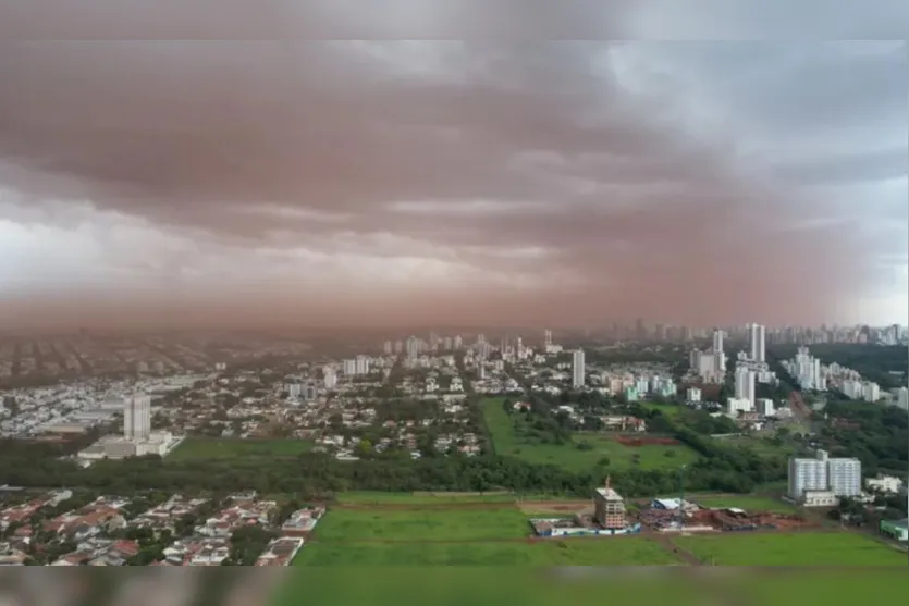 Maringá registra tempestade de poeira com ventos de 90 km/h