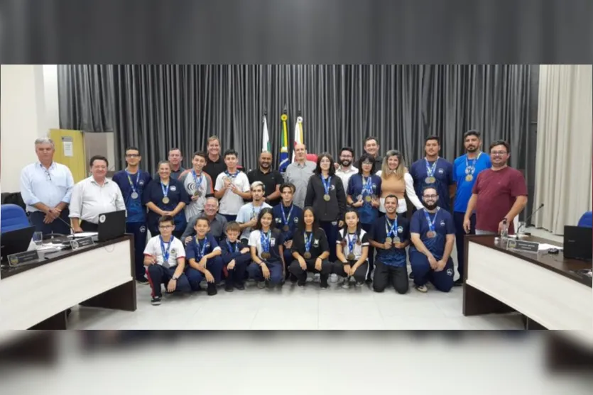 Medalhistas do Kungfu Wushu participam de sessão na Câmara
