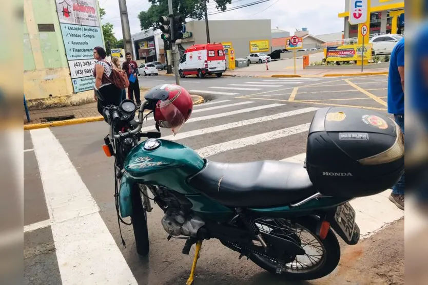 Motociclista é socorrido após colidir com carro no centro de Apucarana