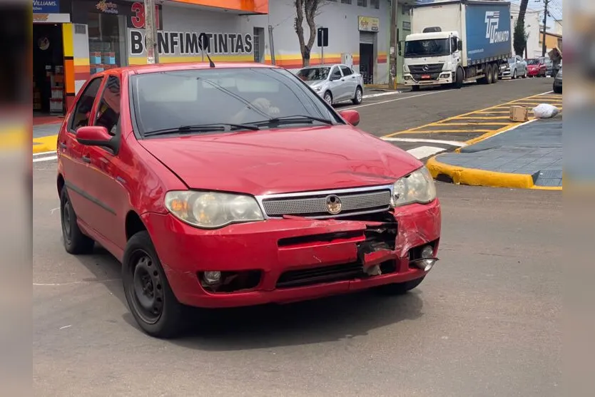 Motociclista é socorrido pelo Siate após acidente na Avenida Curitiba