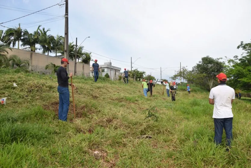  Nos próximos meses, outras entidades e alunos das escolas municipais também estarão realizando o plantio das árvores 