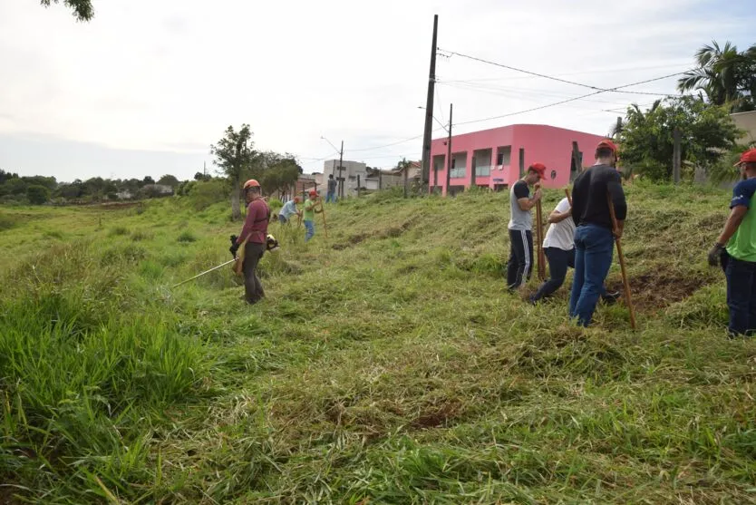  Nos próximos meses, outras entidades e alunos das escolas municipais também estarão realizando o plantio das árvores 