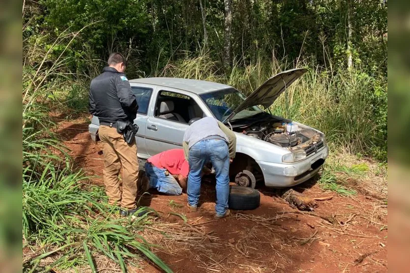  O carro modelo Gol que foi furtado na madrugada desta sexta-feira (4) 