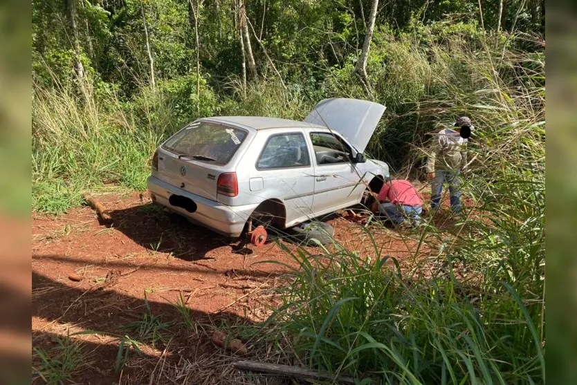  O carro modelo Gol que foi furtado na madrugada desta sexta-feira (4) 