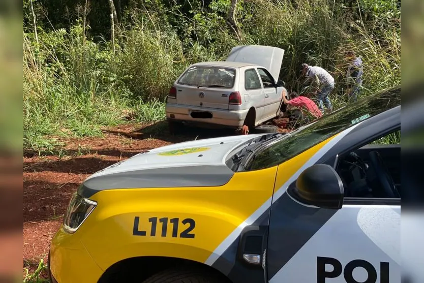  O carro modelo Gol que foi furtado na madrugada desta sexta-feira (4) 