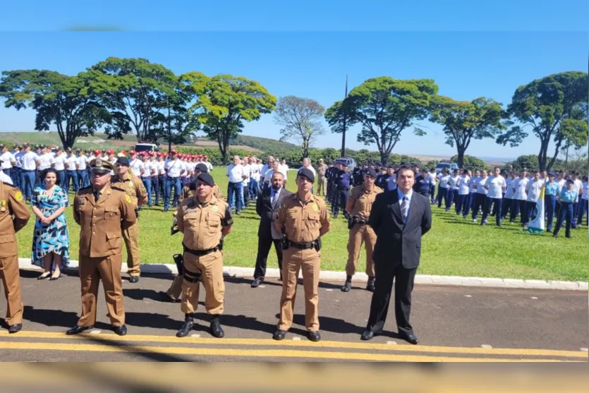  O prefeito de Apucarana, Junior da Femac, participou da cerimônia ao lado do vice-prefeito, Paulo Sérgio Vital 