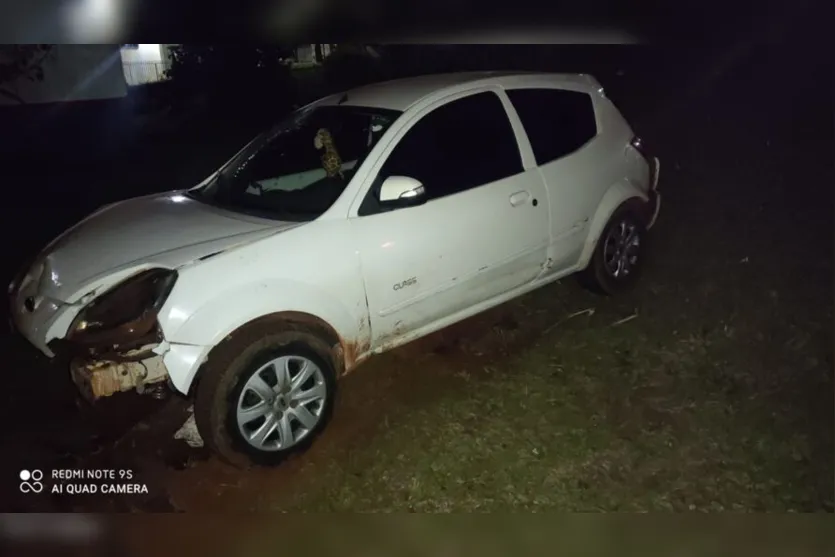  O veiculo abandonado no local do acidente foi guinchado para o pátio do 10o BPM 