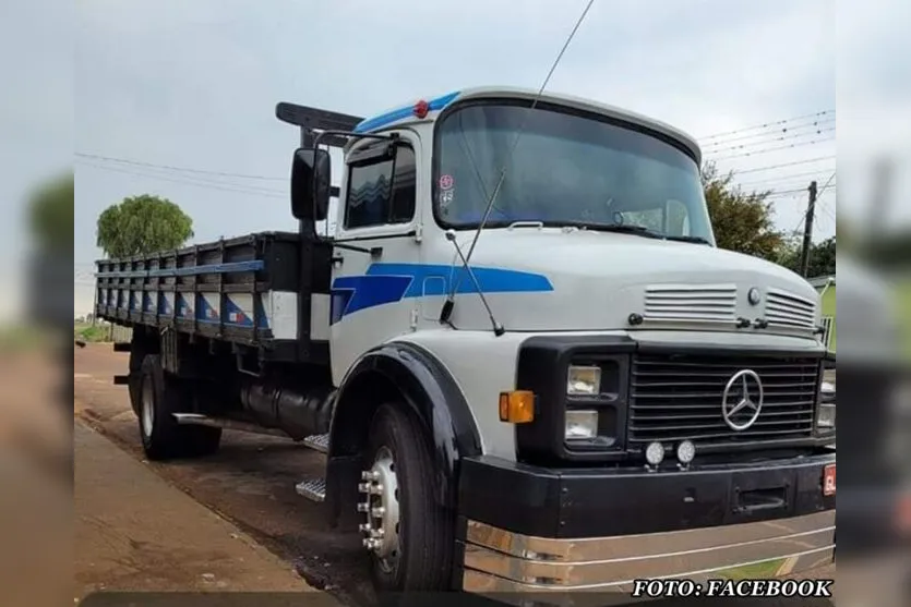  Os homens abordaram o caminhoneiro no caminho, fizeram ele parar e anunciaram o roubo 