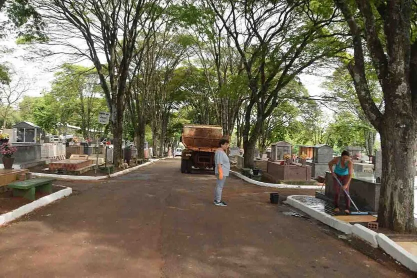  Outra melhoria no Cemitério Municipal de Ivaiporã foi a construção de um poço artesiano para atender a população que zela os túmulos 