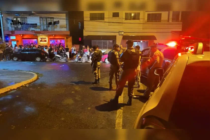  Por volta das 20h, uma briga entre várias pessoas foi registrada 