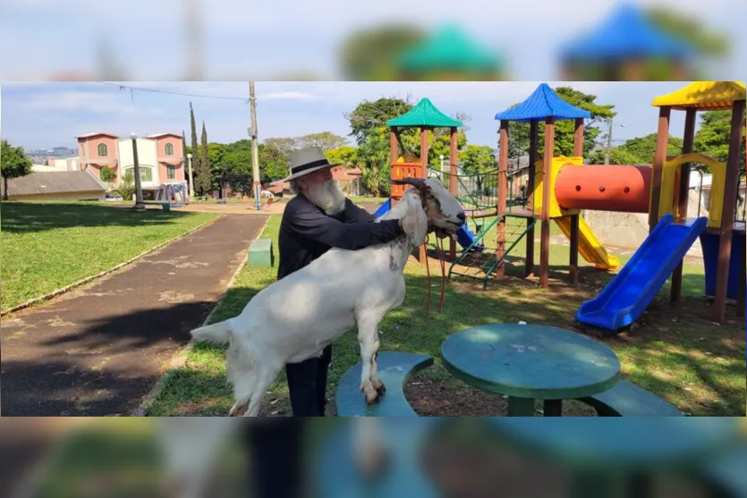  Quando a família incomum mudou, Antônio ficou com medo da reação dos vizinhos 