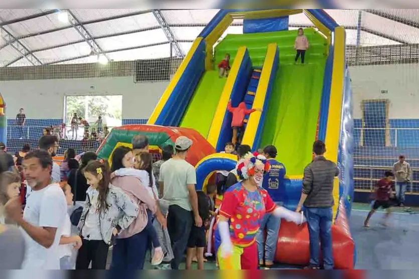  Recreação para a criançada contou com parque de diversão inflável 