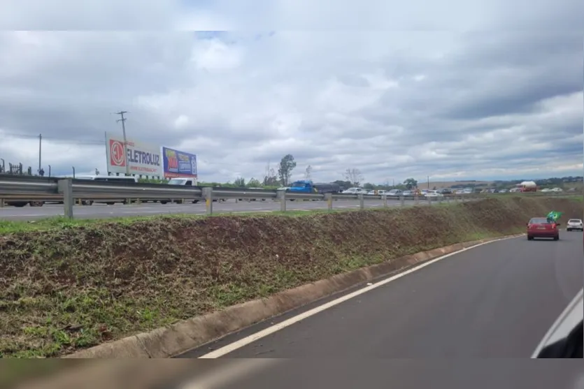  Trânsito na BR-376, no sentido à Apucarana, segue bastante lento 