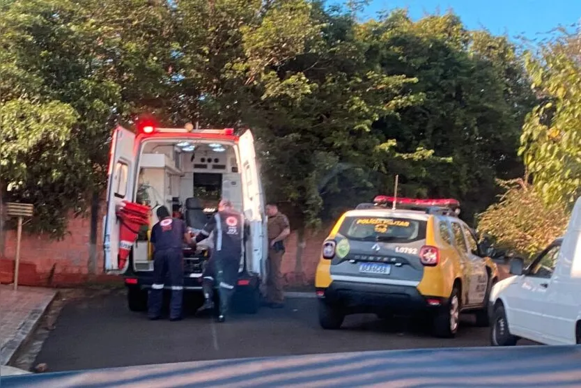  Uma briga entre dois irmãos acabou com um deles gravemente ferido com um golpe de faca. 