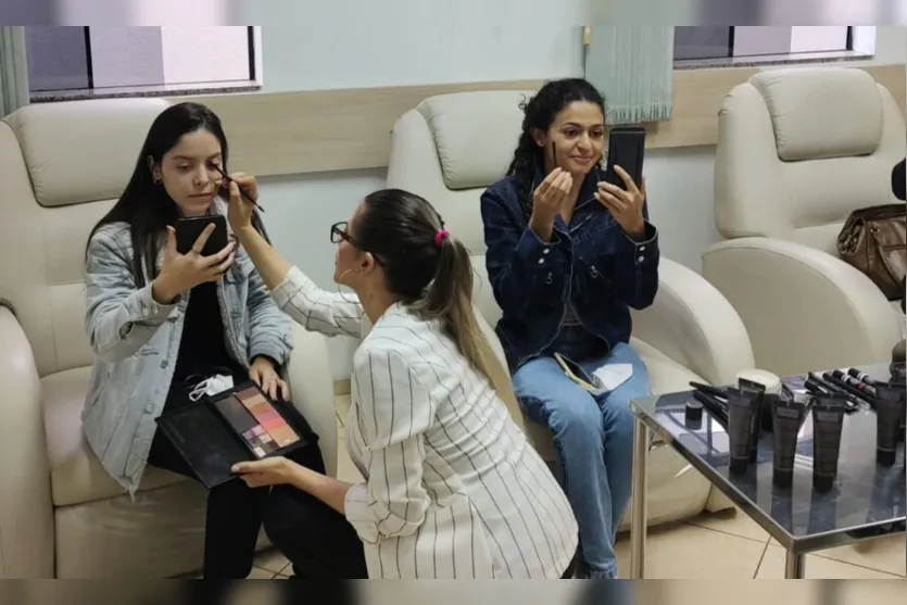 Unidade de Tratamento do Câncer promove 'Dia Rosa', em Apucarana