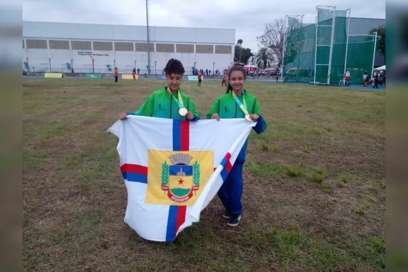  A atleta Gabrielly, que é aluna do Colégio Estadual Alberto Santos Dumont, faturou duas medalhas na pista da Unifa 