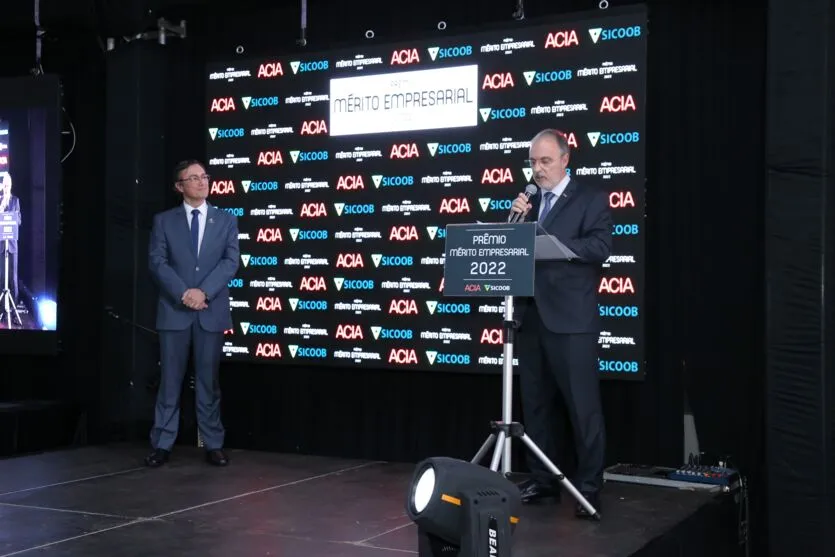 Acia e Sicoob entregam 'Mérito Empresarial 2022' durante jantar