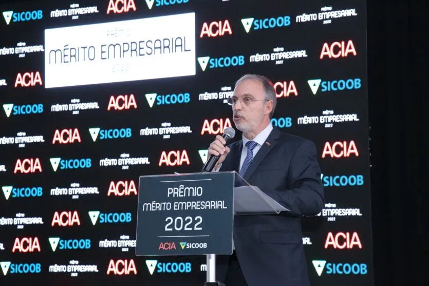Acia e Sicoob entregam 'Mérito Empresarial 2022' durante jantar