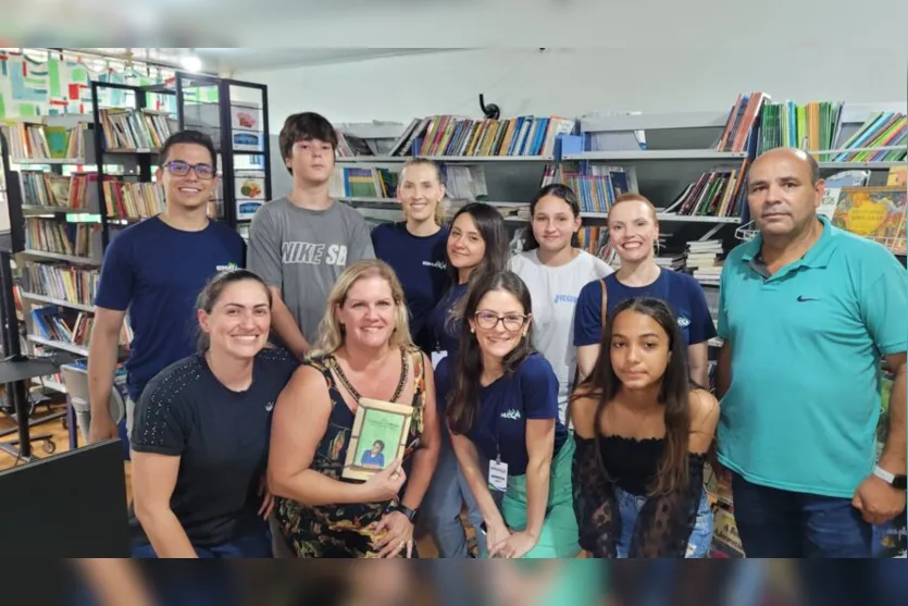 Alunos da Edhucca participam de tarde de autógrafos nesta quinta (08)