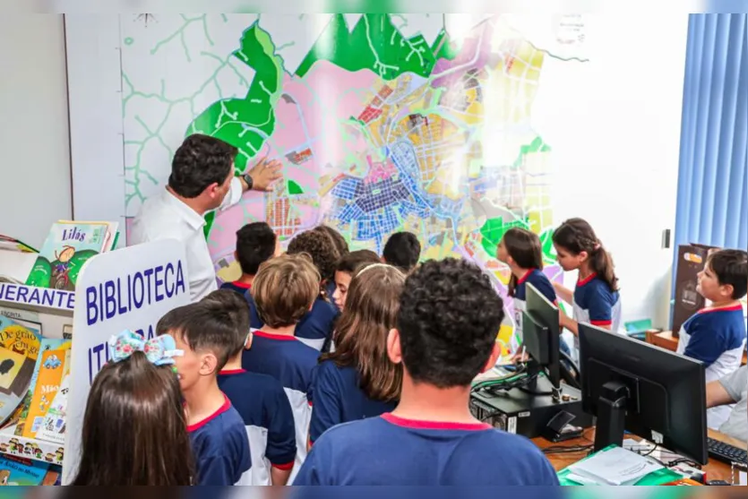 Alunos visitam gabinete do prefeito Junior da Femac