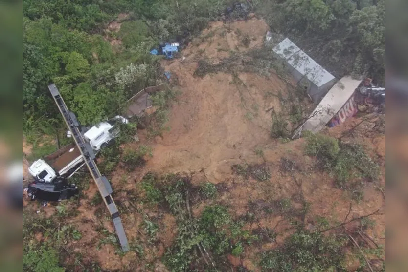  Até o momento, o deslizamento na BR-376 causou a morte de duas pessoas 