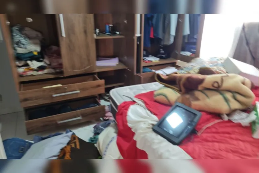  Bandidos reviraram casa em busca de pertences 