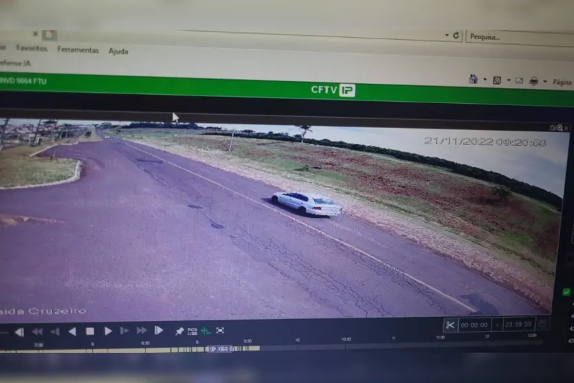  Câmeras de segurança gravaram imagens do Voyage que provocou o acidente e fugiu do local sem prestar socorro á vítima 