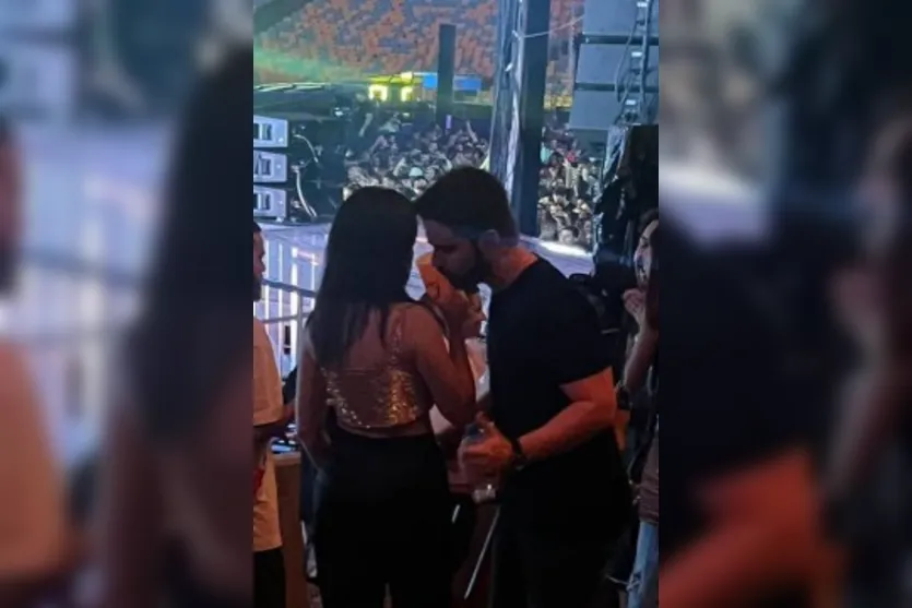  Cantora foi vista em clima de romance na áera vip do no show que o Sorriso Morato fez na última terça-feira, no Maracanã. 