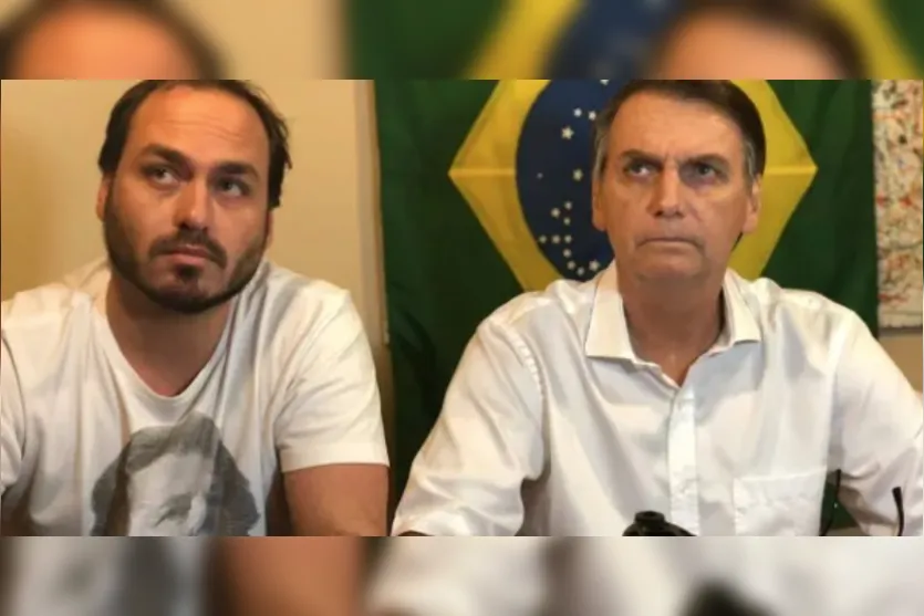  Carlos ao lado do pai, o presidenteJair Bolsonaro 
