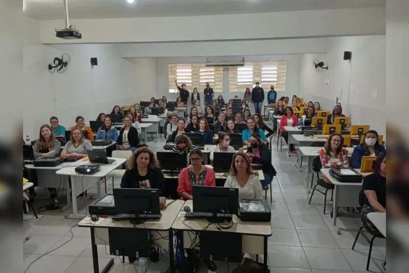 'Clubinho de Ciências' incentiva alunos de escola municipal; conheça