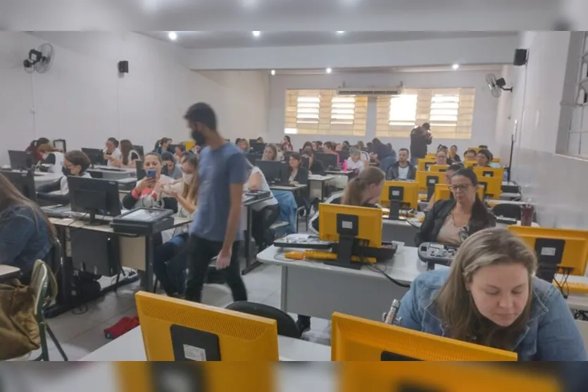 'Clubinho de Ciências' incentiva alunos de escola municipal; conheça