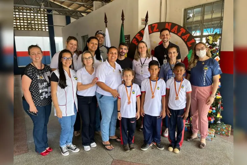 'Clubinho de Ciências' incentiva alunos de escola municipal; conheça