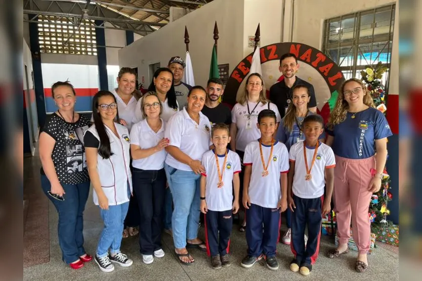 'Clubinho de Ciências' incentiva alunos de escola municipal; conheça