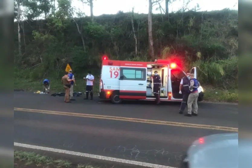 Colisão entre moto e caminhão causa uma morte em Apucarana; assista