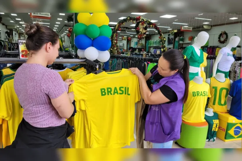  Comércio de Apucarana movimentado no dia que antecede a estreia do Brasil 