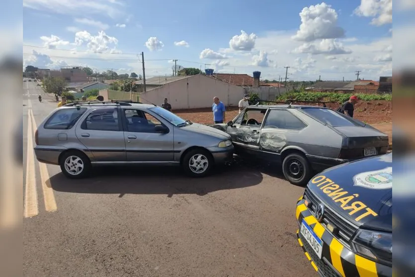  Conforme informações de testemunhas, o Passat saiu do estacionamento de um estabelecimento 