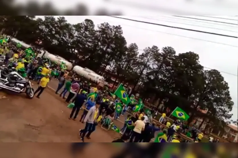  Desde o dia 31/10, protestos são realizados em frente ao Exército. 