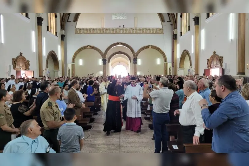 Dom João Braz de Aviz celebra 50 anos de ordenação na Catedral; veja