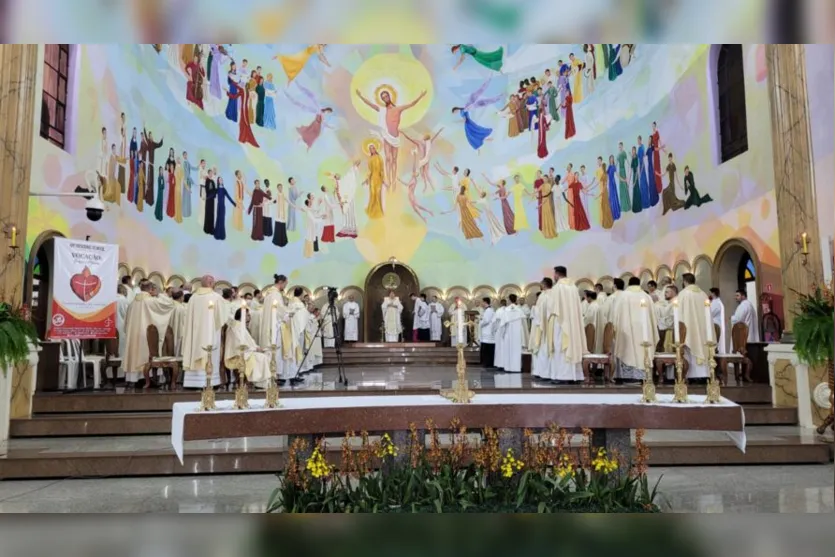 Dom João Braz de Aviz celebra 50 anos de ordenação na Catedral; veja