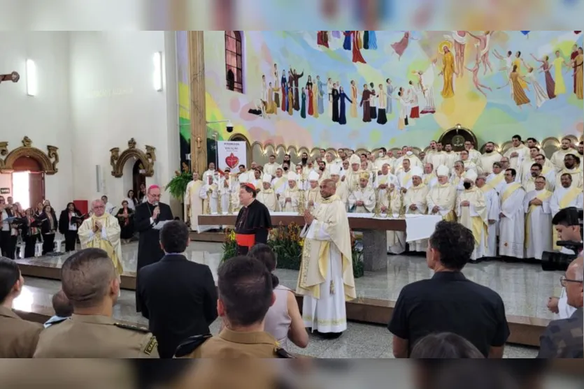 Dom João Braz de Aviz celebra 50 anos de ordenação na Catedral; veja