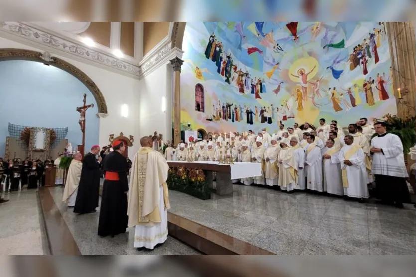 Dom João Braz de Aviz celebra 50 anos de ordenação na Catedral; veja